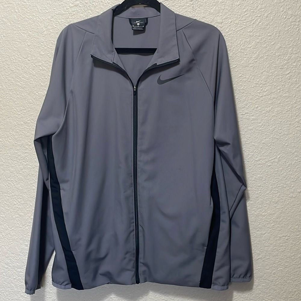 Nike Dri-Fit Men's Gray Lightweight Jacket. Very Good Condition. Size M. - Picture 1 of 10